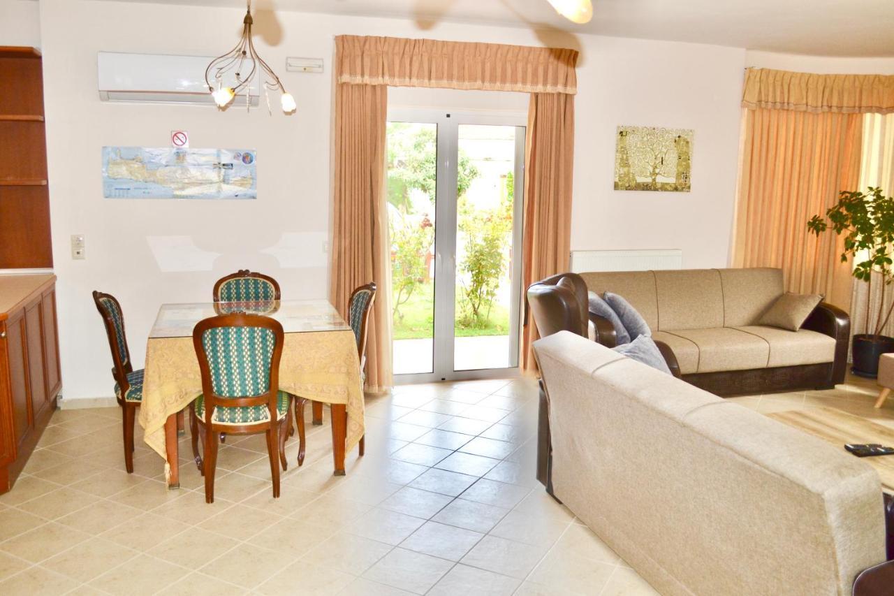 Giorgos Large Size Apartments -Family Friendly With Free Parking And Yard Views Candia Esterno foto