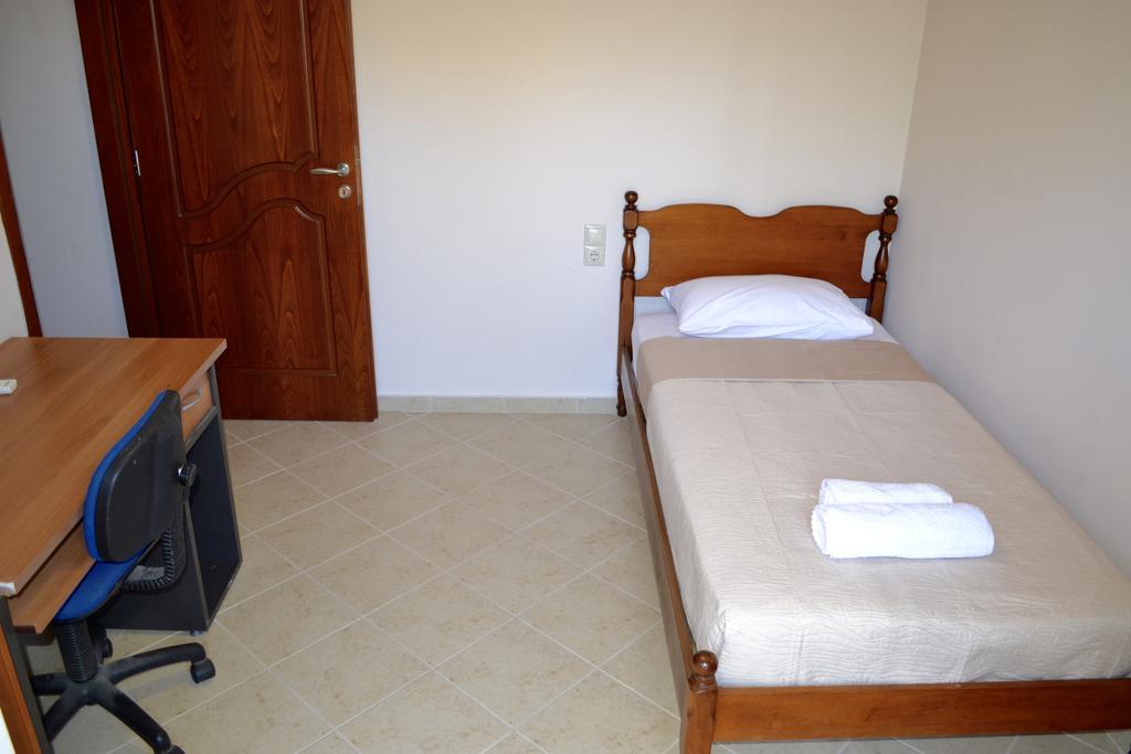 Giorgos Large Size Apartments -Family Friendly With Free Parking And Yard Views Candia Esterno foto